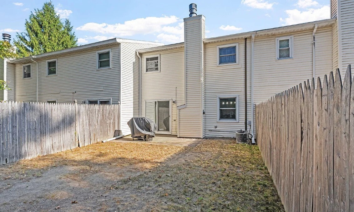 Building Photo - 6 Heartwood Ct