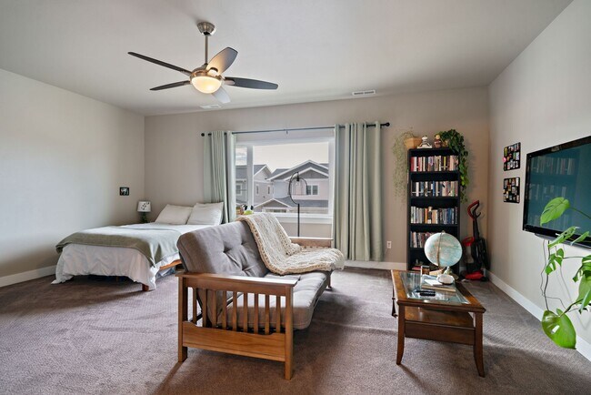Building Photo - Modern 4-bedroom 3-bathroom Home