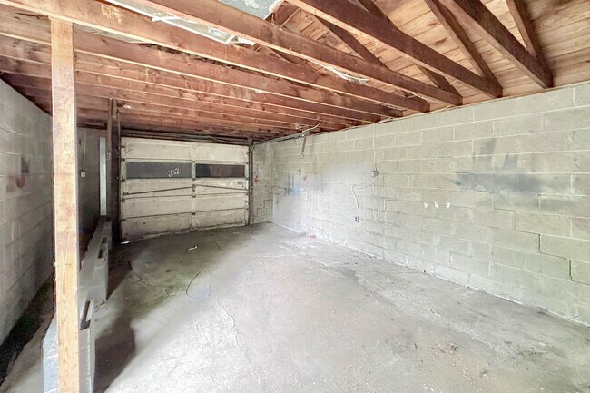 Building Photo - Stunning 2 bedroom home in Homestead available August 1!