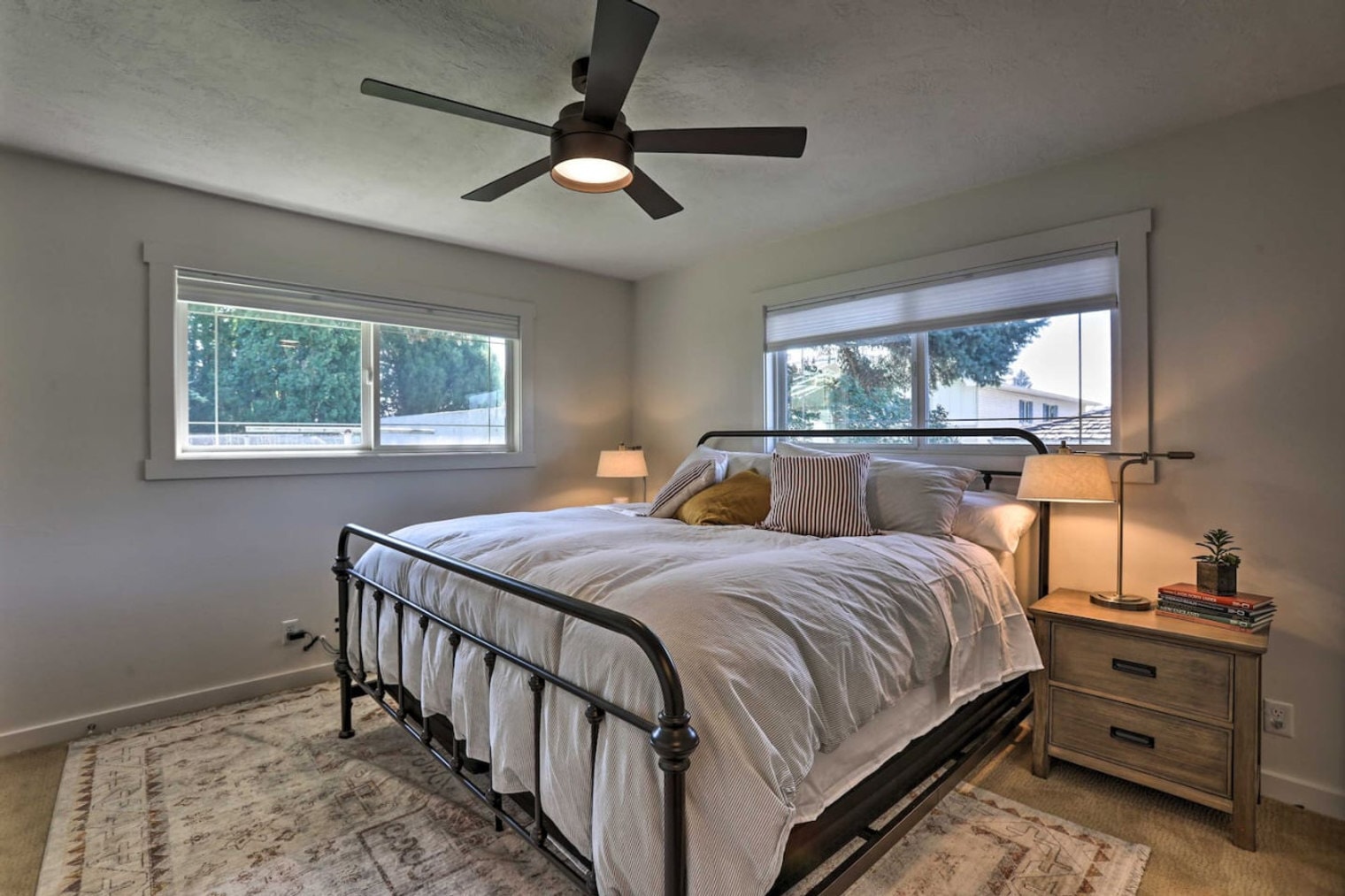 Building Photo - 930 Canyon Ave