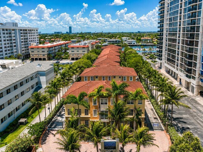 Building Photo - 2069 S Ocean Dr