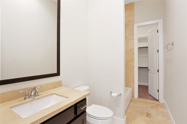 Building Photo - 1810 Thompson St