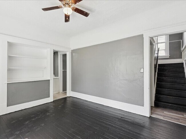 Building Photo - 10622 Hathaway Ave