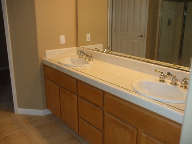 Building Photo - Swan Lake - Gated in Granite Bay