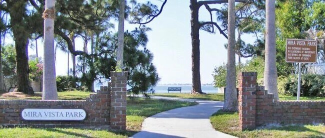 Building Photo - 1790 Santa Barbara Dr