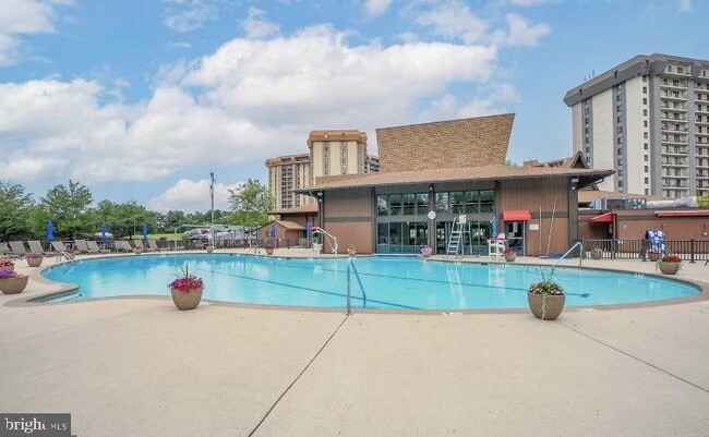 Building Photo - 20926 Valley Forge Cir