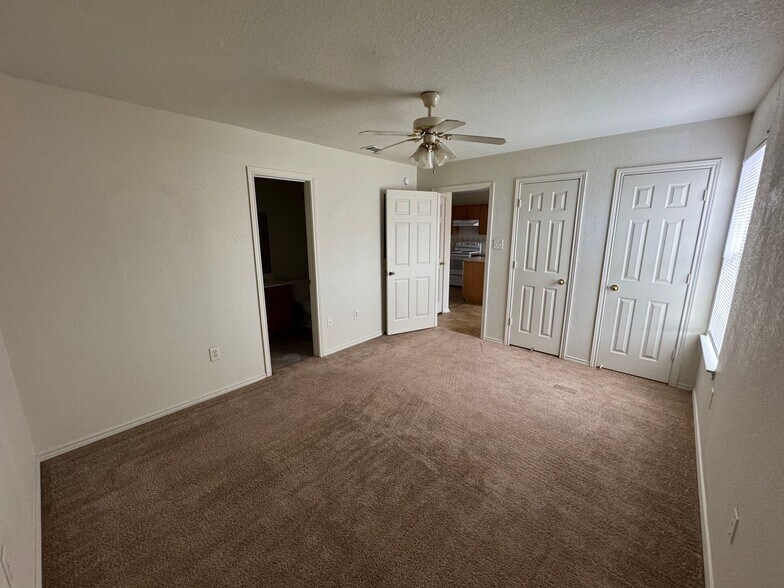 Building Photo - 3301 Toledo Dr