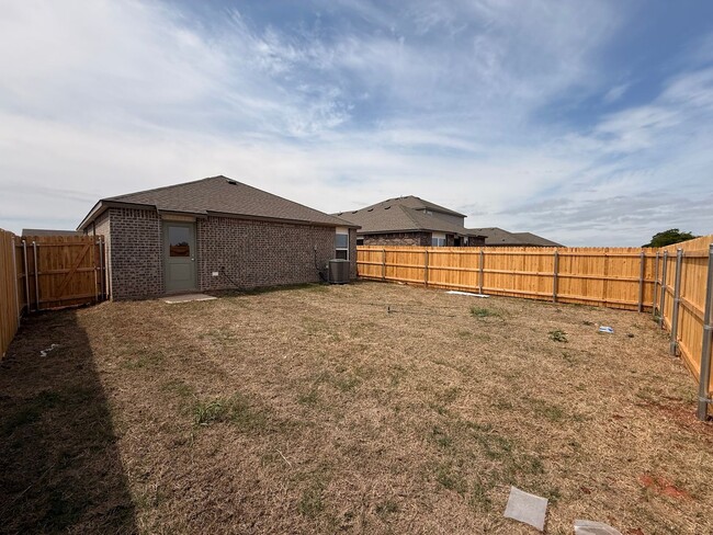 Building Photo - Brand New!! Cute 3 bed, 2 bath in Redstone Ranch