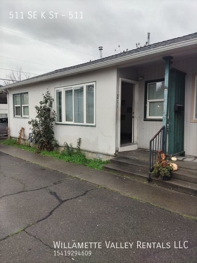Newly renovated 2bdrm/1bath duplex in Gran... 511 SE K St Grants Pass