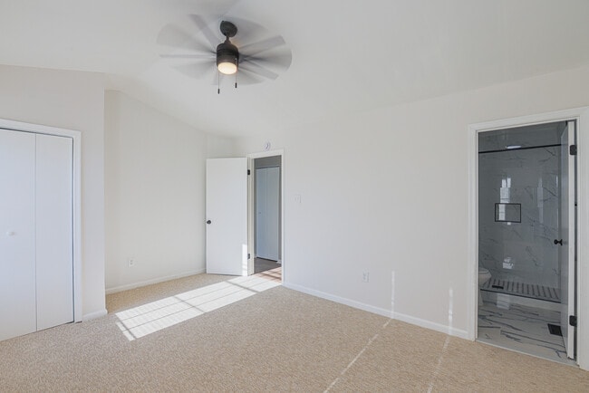 Building Photo - 733 Farnham Pl