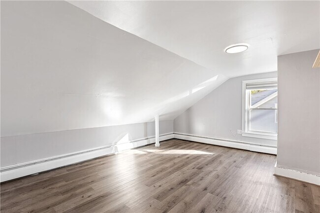 Building Photo - 41 Oak St