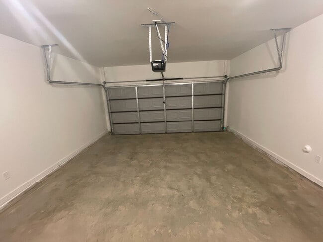 Building Photo - Home for Rent in Oak Grove, AL!!! Available to View Now!