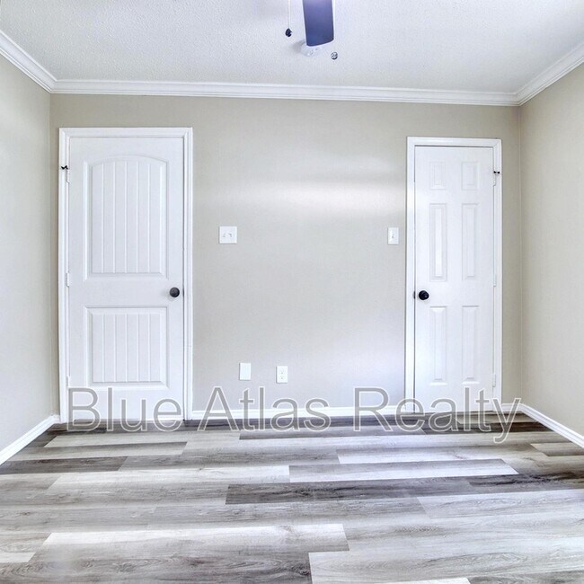 Building Photo - 7838 Maxwell Ave