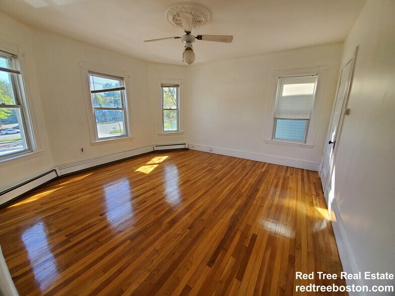 Building Photo - 803 Boylston St