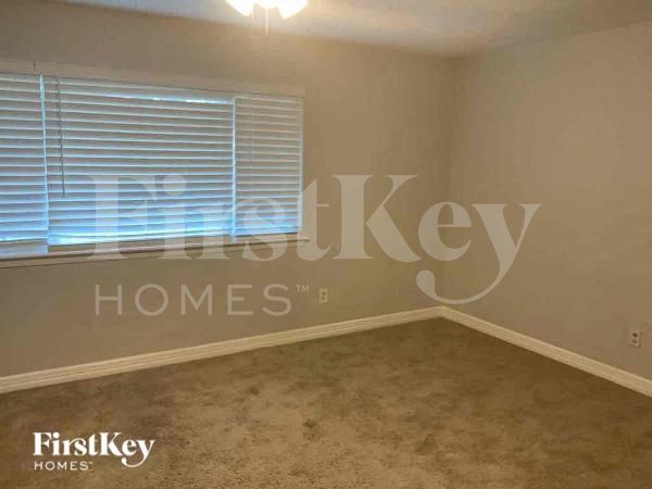 Building Photo - 2411 Shady Brook Dr