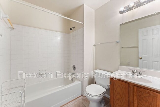 Building Photo - 726 Pine Tree Ct