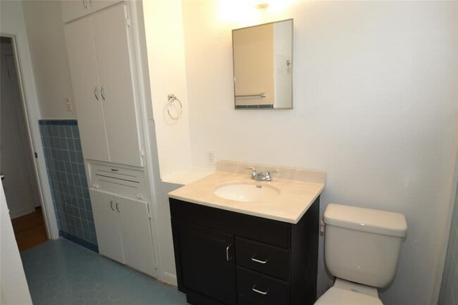 Building Photo - 1211 Ridgemont Dr