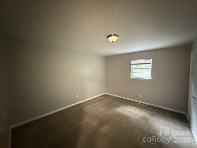 Building Photo - 409 Hawley Ave