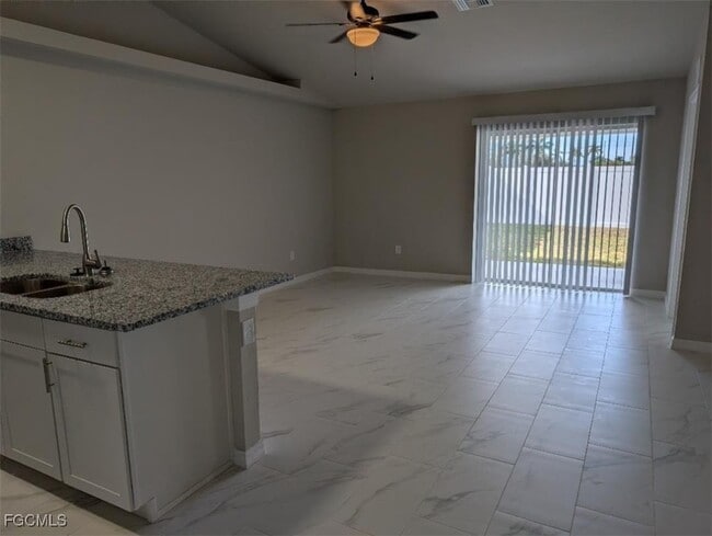 Building Photo - 1406 SE 1st Pl