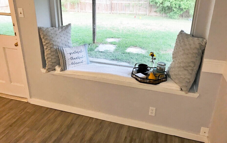 Sitting area for relaxing - 10822 Green Brook Dr