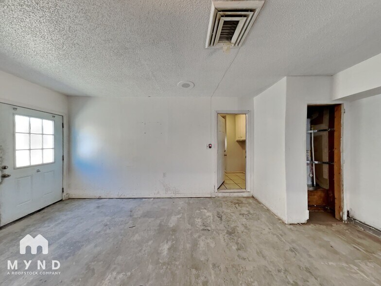 Building Photo - 2001 Verdinal Dr