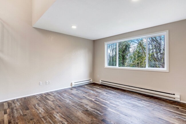 Building Photo - Spacious Townhome Duplex with Large fenced...