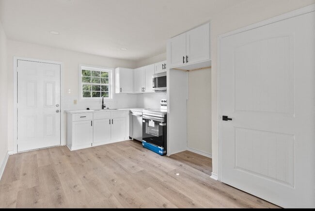 Building Photo - 5031 Mallow St