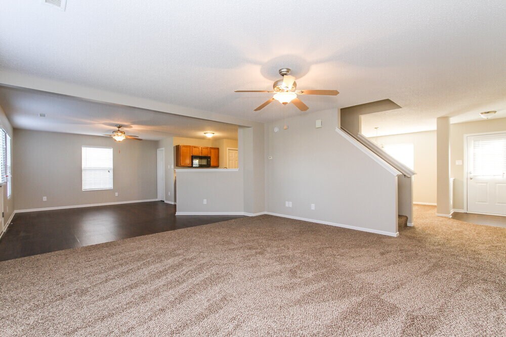 Building Photo - 738 Rosea Ct