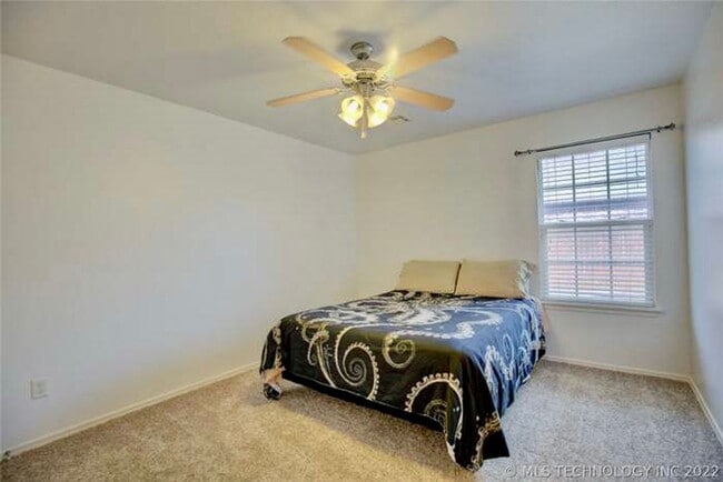 Building Photo - Large open 3 bed, 3 car Garage in The Highlands at Forest Ridge