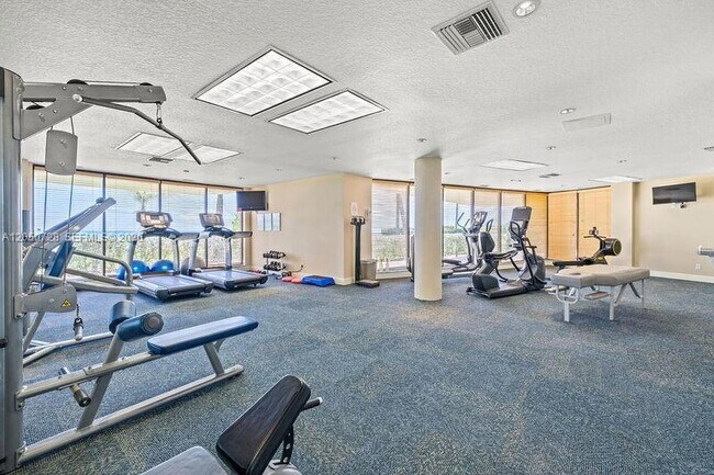 Building Photo - 4600 Jimmy Buffett Mem Hwy