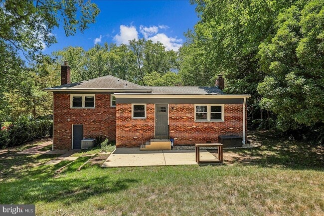 Building Photo - 8109 Bainbridge Rd