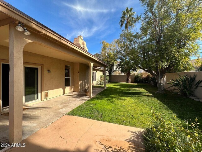 Building Photo - 2301 E Beachcomber Dr