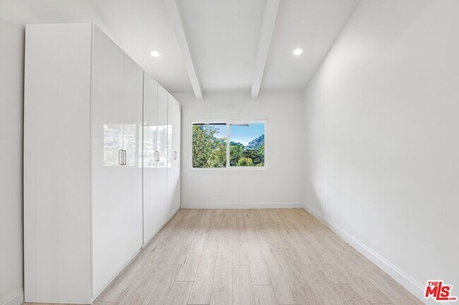 Building Photo - 2700 Cahuenga Blvd E