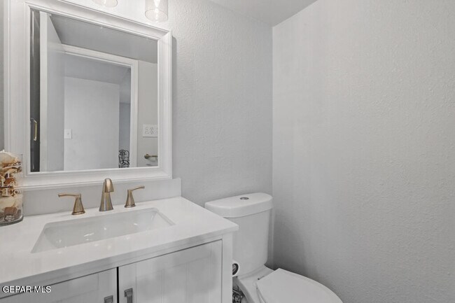 Building Photo - 6700 Escondido Dr