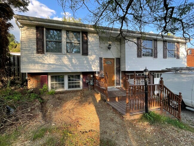 Building Photo - 493 Rainier Dr