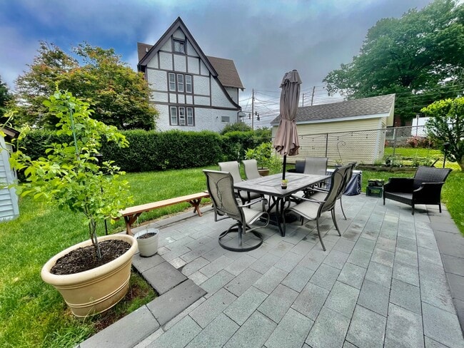 Building Photo - 31 Midland Ave