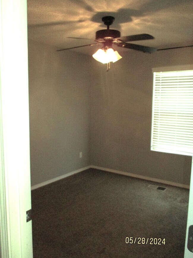 Building Photo - 2432 Violeta Cir SE