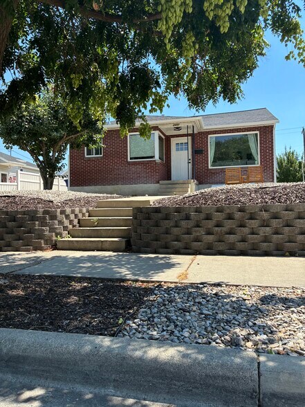 Building Photo - 2697 S Glenmare St