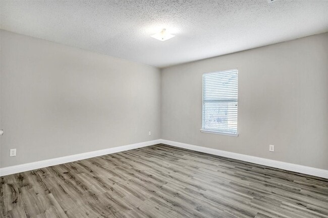 Building Photo - 8105 Flowertree Dr
