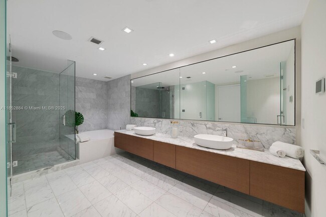 Building Photo - 10203 Collins Ave