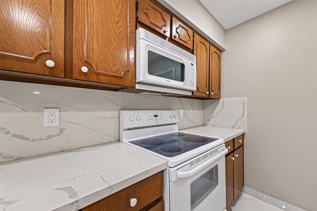 Building Photo - 6649 De Moss Dr