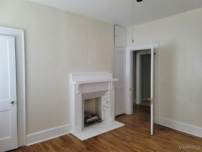 Building Photo - 215 N Lewis St