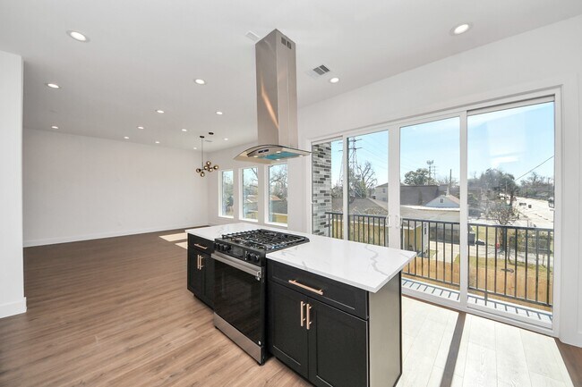 Building Photo - 5512 Hardy St