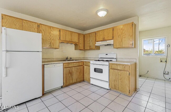 Building Photo - 304 5th St