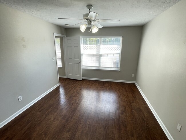 Building Photo - Woodland Pointe 3 bedroom condo w/ 1 car g...