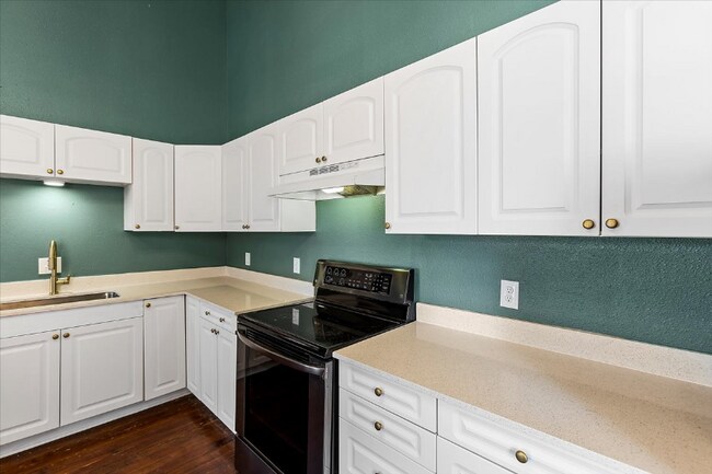 Building Photo - 2111 Postoffice St