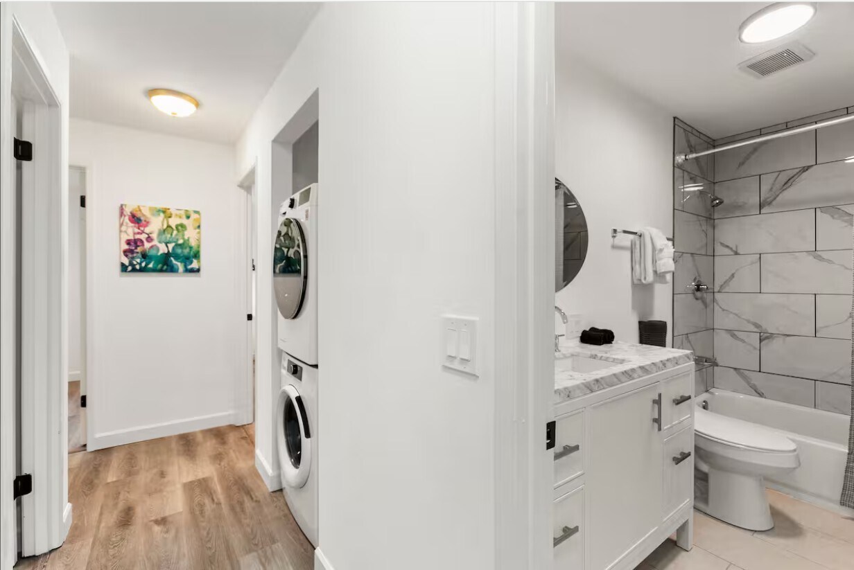 Building Photo - 1803 15th Ave S