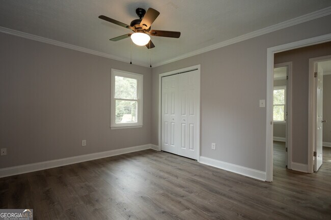 Building Photo - 1030 Carriage Hill Rd