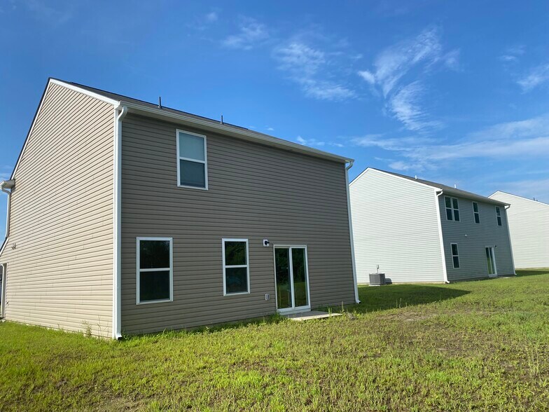 Building Photo - 427 Silo Ct