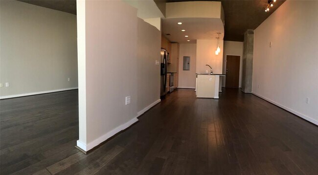 Building Photo - 5925 Almeda Rd